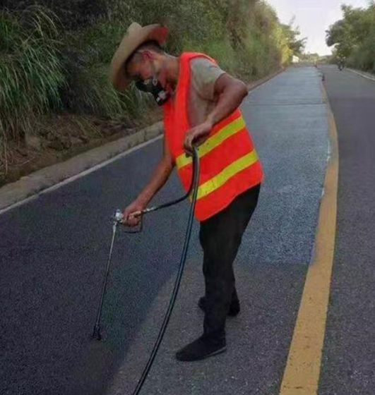 自贡路面喷涂翻新彩色步道施工方案