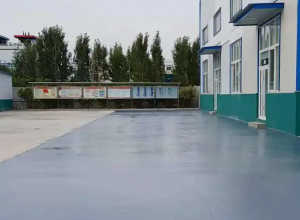 自贡彩色路面喷涂翻新的材料对冬季